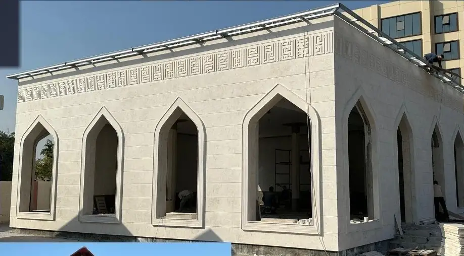 واجهة حجرية بأقواس